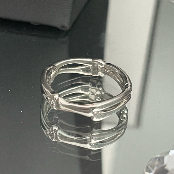 Jewelry - 🎉🎉✨Silvertone Twist Band Ring✨Size 7.7-8 Like New